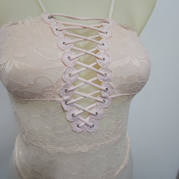 NWOT Aus L Guess Pink Cream Lace Lace Up Bodysuit - Picture 11 of 13